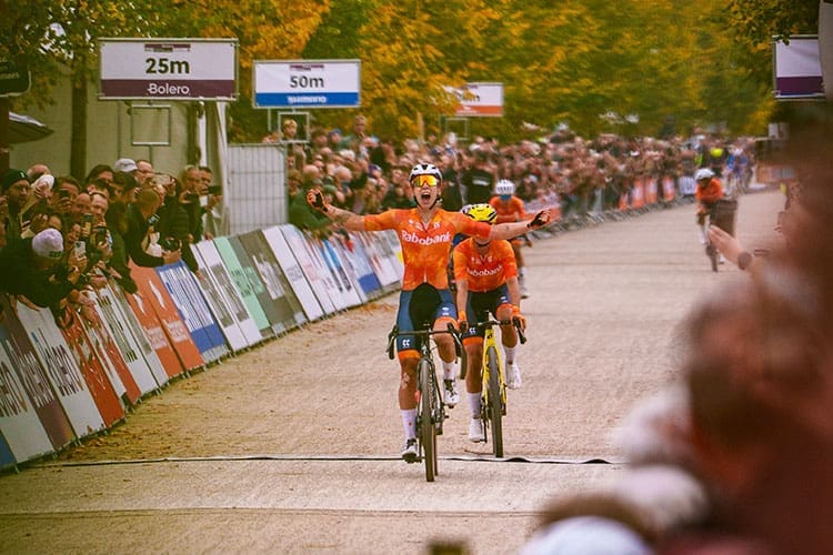 Video: Lorena Wiebes Crowned Gravel World Champion